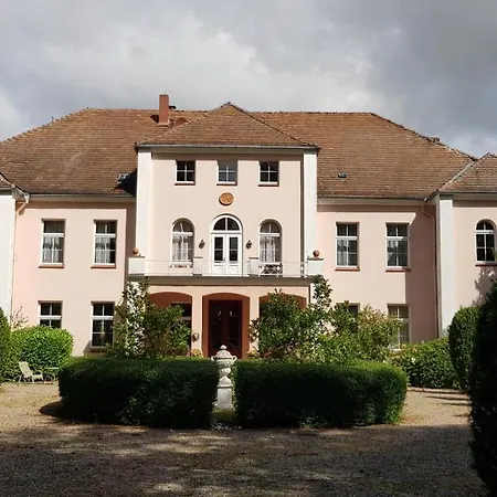 Schloss Frauenmark فندق Friedrichsruhe (Parchim)