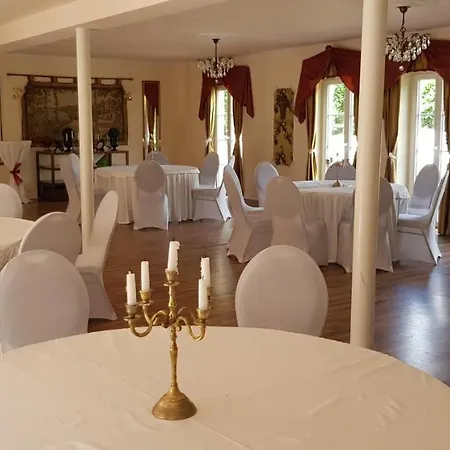 Schloss Frauenmark Hotel 2*