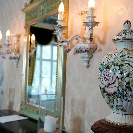 Schloss Frauenmark 2* Friedrichsruhe (Parchim)