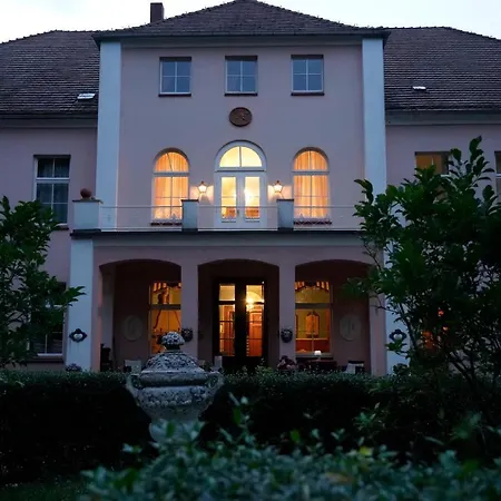 فندق Schloss Frauenmark Friedrichsruhe (Parchim)