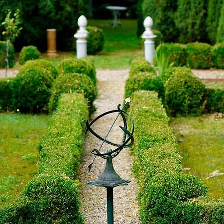 Schloss Frauenmark فندق Friedrichsruhe (Parchim)