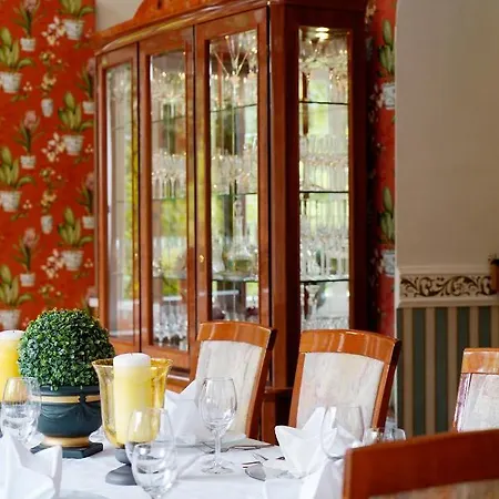 فندق Schloss Frauenmark Friedrichsruhe (Parchim)